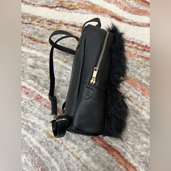 Backpack - Picture 2 of 6